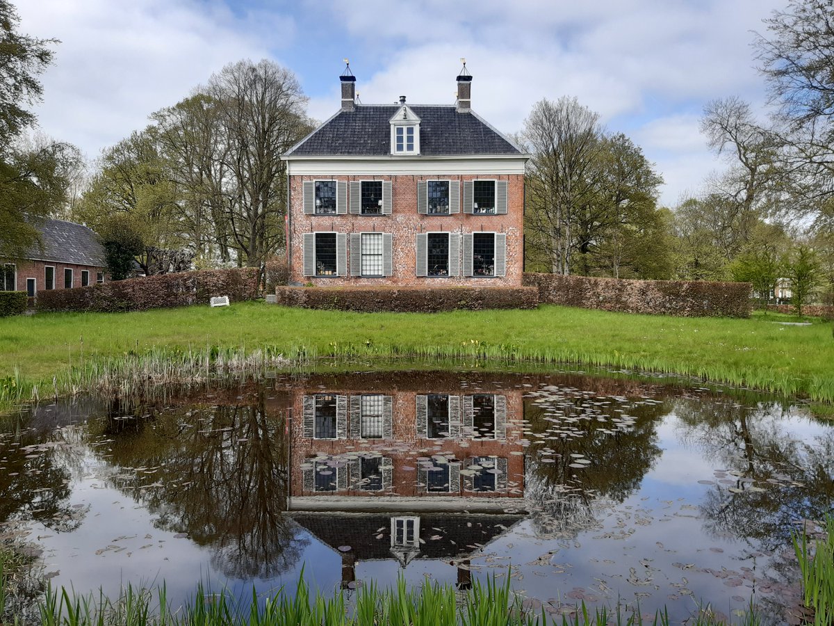 Noordpeil's tweet photo. Samen met @Heemschut, @erfgoedpartners en @provgroningen  wordt gewerkt aan een betere bescherming van de relatie van borgterreinen met de omgeving. Gisteren met het team van N0.0RDPEIL dan ook de ruimtelijke relaties van de borgen en het omringende landschap geïnventariseerd! https://t.co/LRGYzHwTnP