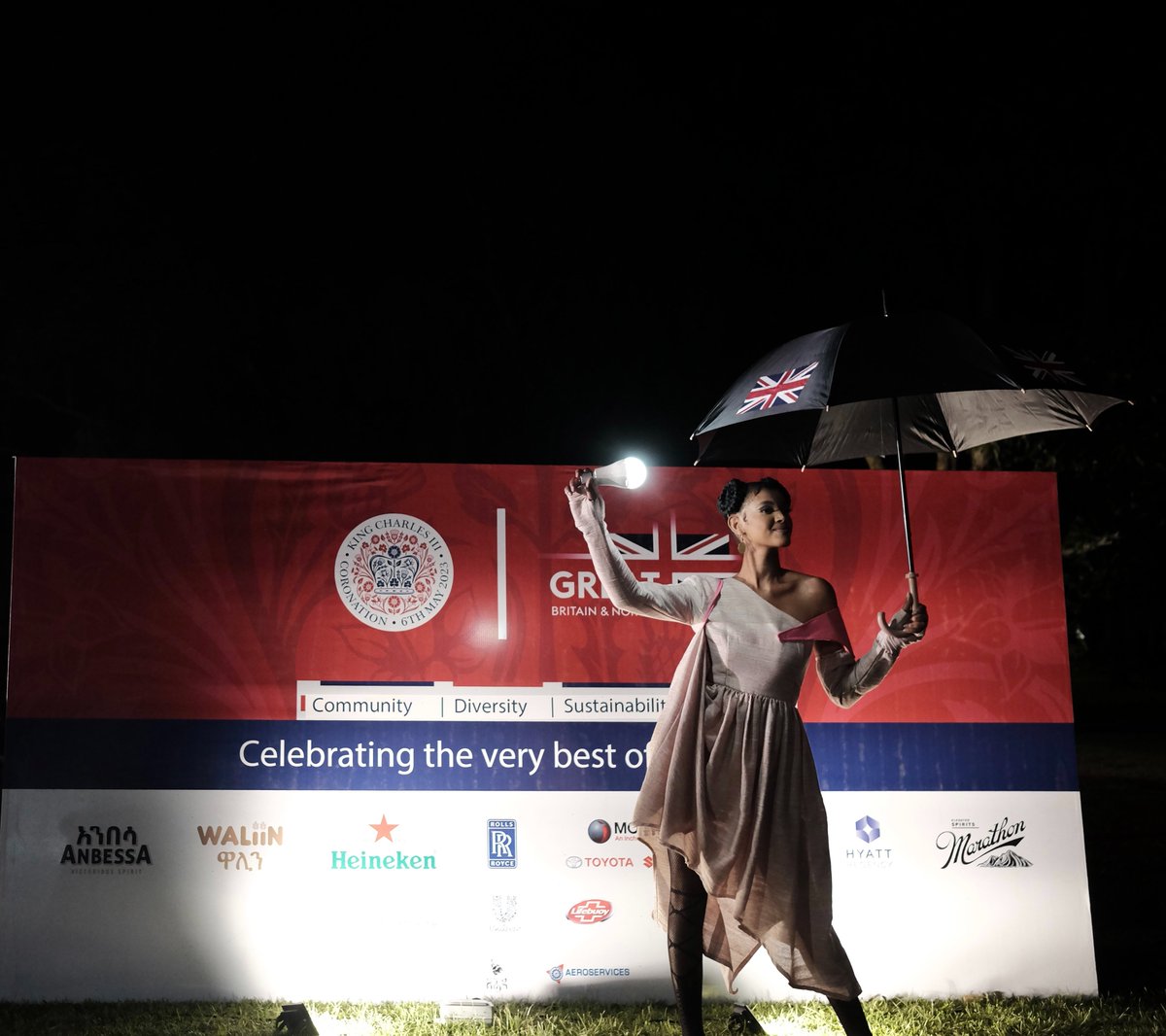 UKinEthiopia's tweet image. In honour of HRH King Charles III’s passion for the environment, our celebration of his #Coronation was all about sustainability, with zero plastic, a sustainable Anglo-Ethiopian fashion show, and wild flower planting.

Huge thanks to our guests &amp;amp; sponsors who made it so special.