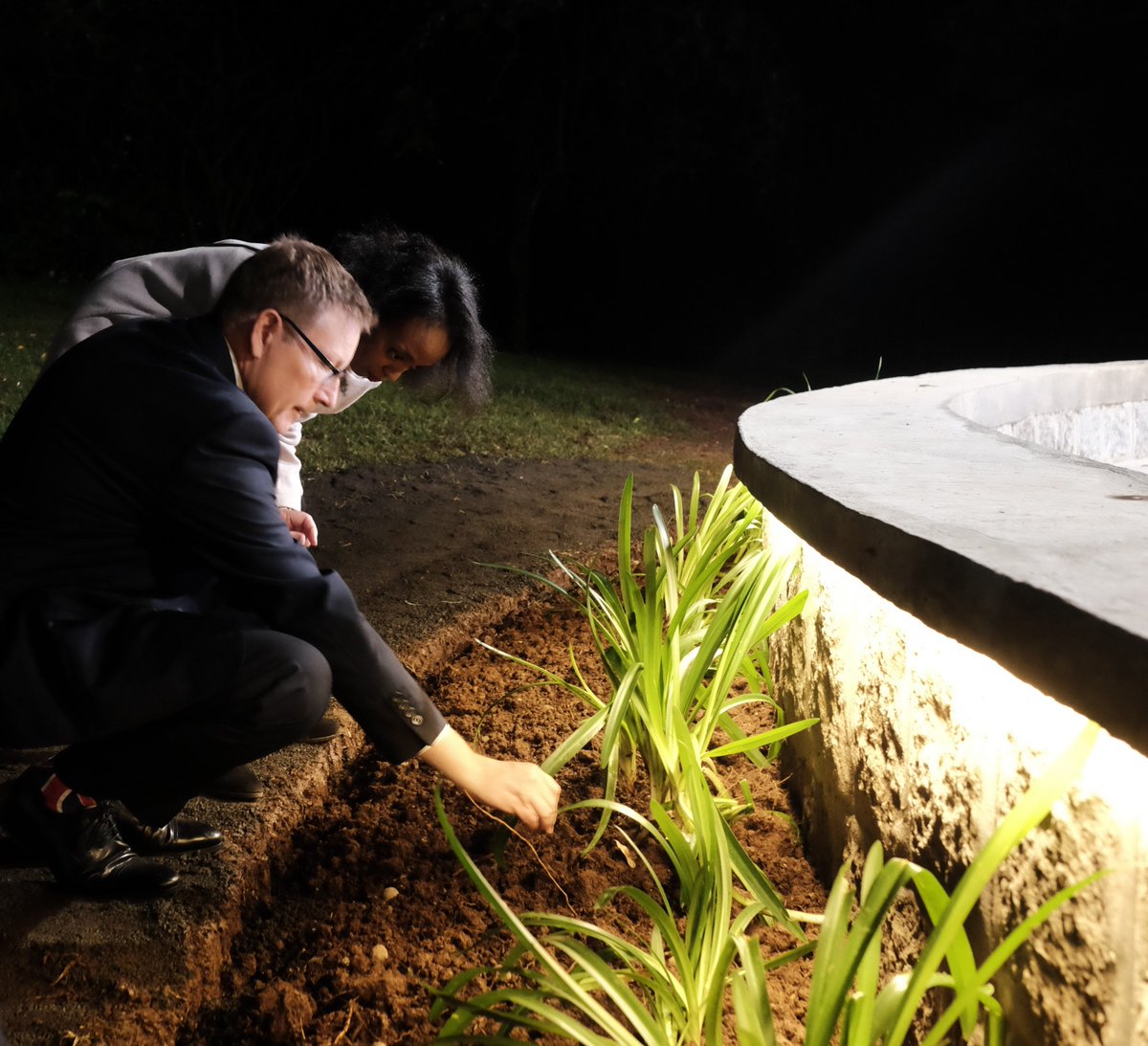 UKinEthiopia's tweet image. In honour of HRH King Charles III’s passion for the environment, our celebration of his #Coronation was all about sustainability, with zero plastic, a sustainable Anglo-Ethiopian fashion show, and wild flower planting.

Huge thanks to our guests &amp;amp; sponsors who made it so special.