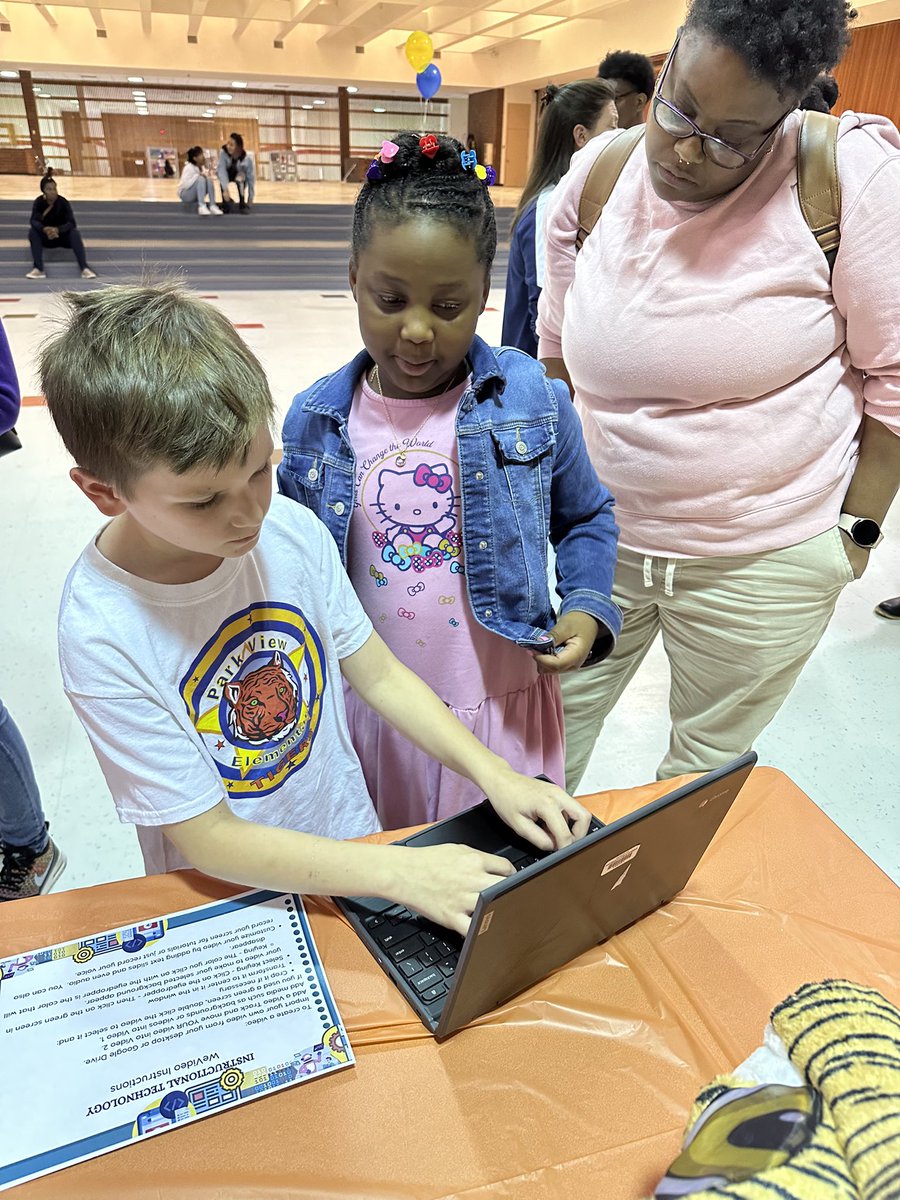 Our Tigers did an amazing job teaching others about @WeVideoEdu at the Gifted and Talented Expo last night! They demonstrated how to be creative while showing what they know. Kudos! @QuirstinWynn @JoyCoppage @jennthomas75 @Sand120513 @ebracyPPS @PortsVASchools #PPSShines