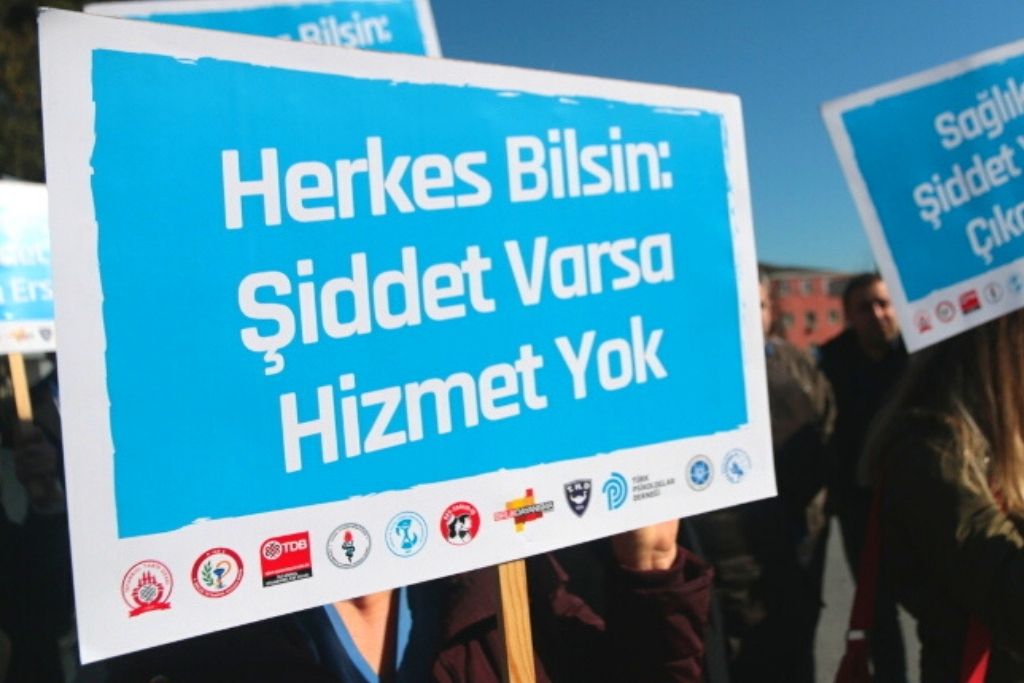 ttborgtr's tweet photo. Hekimler İçin “Dövülebilir” Demek “Suç İşlemeye Tahrik”tir; Sorumlusu, Bu Zihinleri Zehirleyen Ortamı Yaratanlardır

👇
https://t.co/Fo4tcMLdso https://t.co/USWdtEk5aE