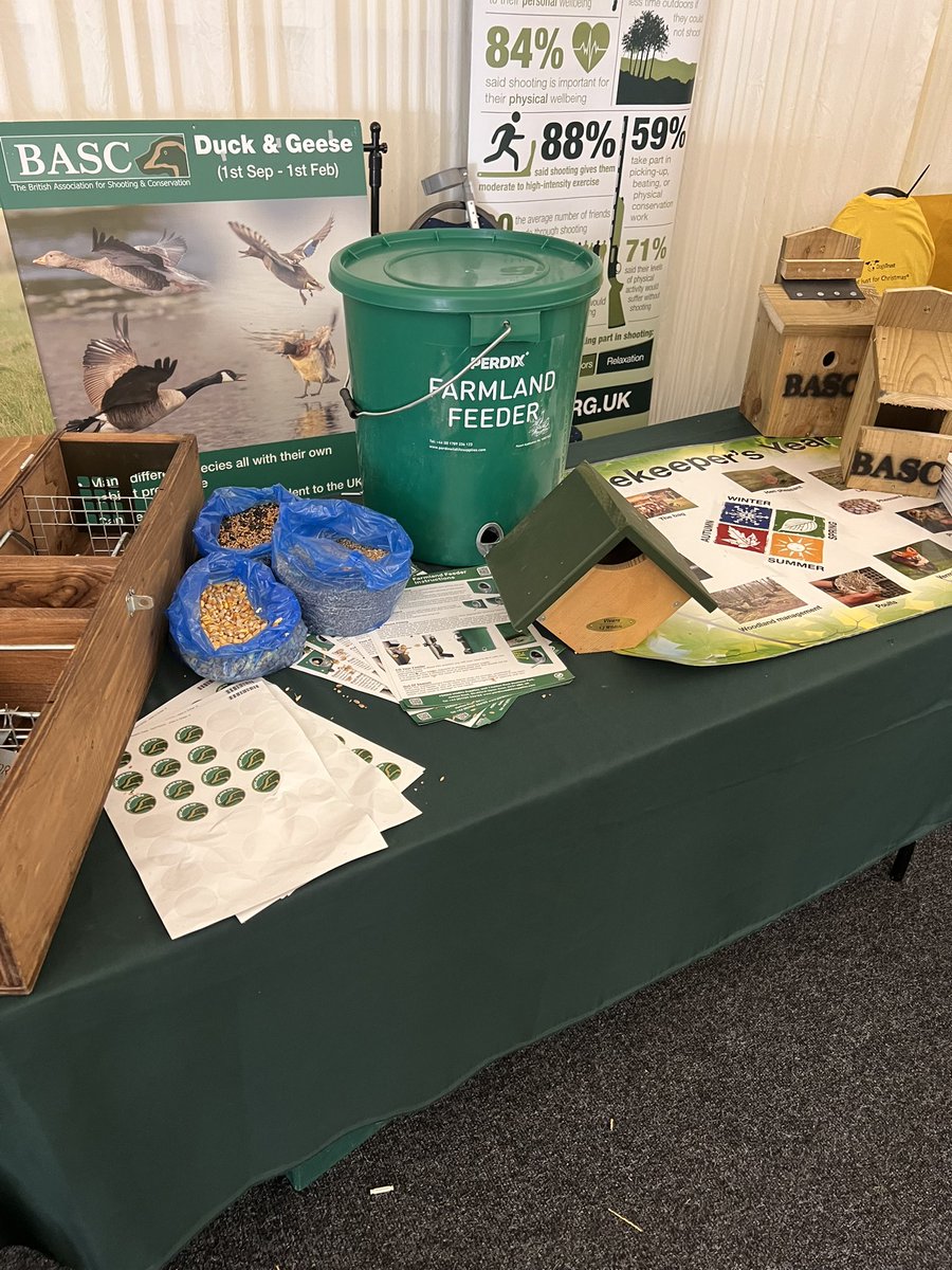 Gamekeeper10's tweet photo. What a great day with @BASCSE @BASCnews at #livingland23 Detling, a couple of thousand school kids visited the show and some really great interaction with our stand.
Thank you @Perdixwildlife for helping out with the feeder https://t.co/9aVkaWpFmR