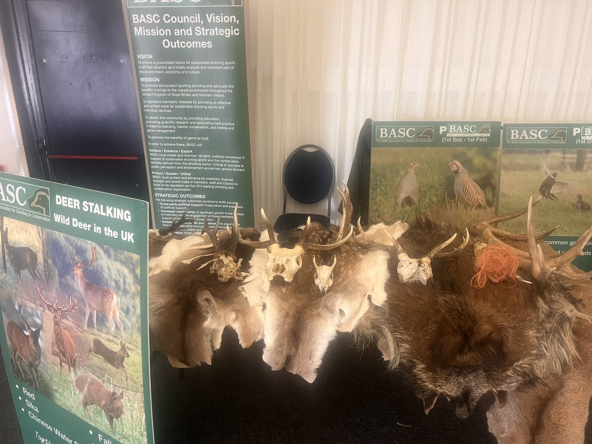 Gamekeeper10's tweet photo. What a great day with @BASCSE @BASCnews at #livingland23 Detling, a couple of thousand school kids visited the show and some really great interaction with our stand.
Thank you @Perdixwildlife for helping out with the feeder https://t.co/9aVkaWpFmR