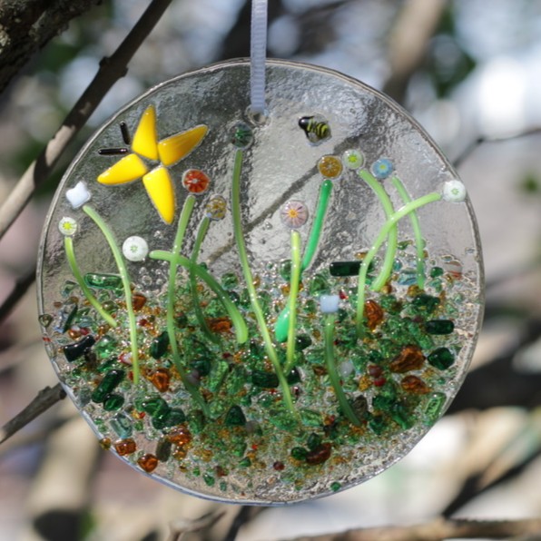 Want to learn how to make your own glasswork of art?
Marigrace of LoveKnot Farm is teaching a Glass Suncatcher class tomorrow - May 5th at 6 pm in the Farm Market! Learn how to create your own incredible work of art! ☀️

shopindianladderfarms.com/events