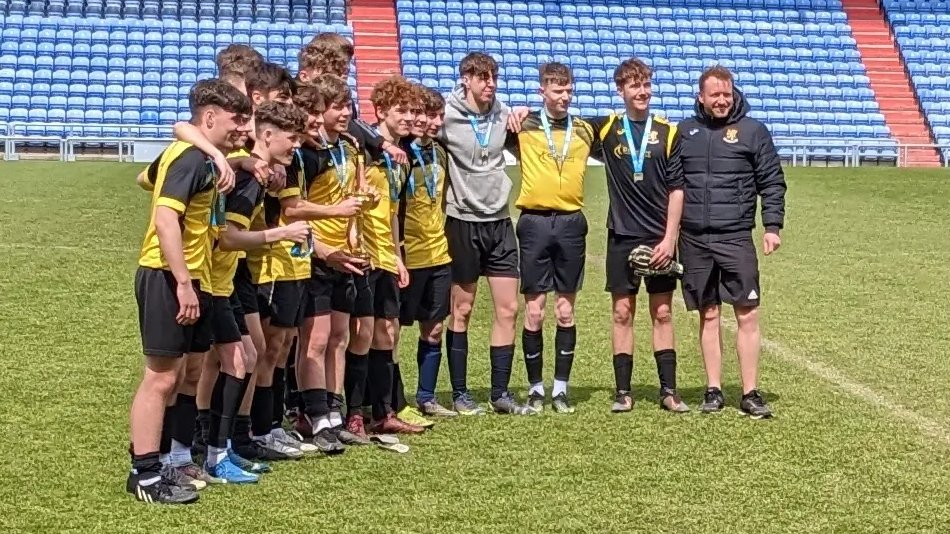 chs6formupdates's tweet photo. Congratulations to our amazing 1st XI, winners against a strong @NCS_SixthForm @NorthChadderton team at Boundary Park today. Man of the match Oscar showed his speed to score the winning goal 2 minutes from full time. #CHS6Form @CHSupdates https://t.co/30Wlp3eXBe