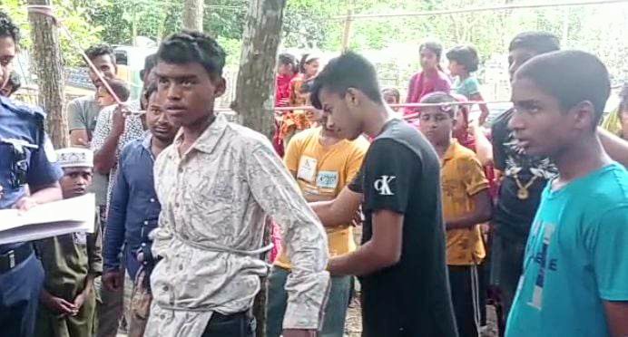 চুরির অভিযোগে কিশোরকে গাছে বেঁধে নির্যাতন