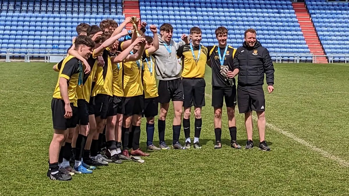 chs6formupdates's tweet photo. Congratulations to our amazing 1st XI, winners against a strong @NCS_SixthForm @NorthChadderton team at Boundary Park today. Man of the match Oscar showed his speed to score the winning goal 2 minutes from full time. #CHS6Form @CHSupdates https://t.co/30Wlp3eXBe