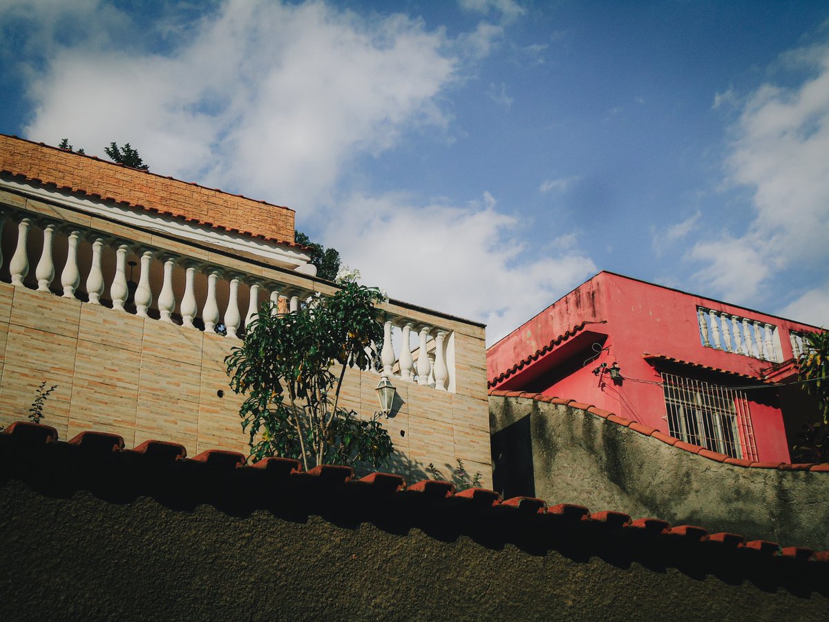 vedtheved's tweet image. shots I made/edited in April
(pt. 4)   🎱 🖤

#cybershot #analogemulation