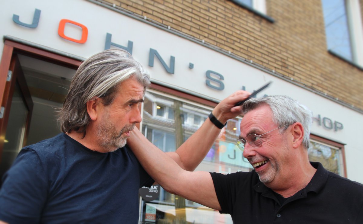 Alweer gedoe in Blerick, ze vliegen elkaar in de haren...