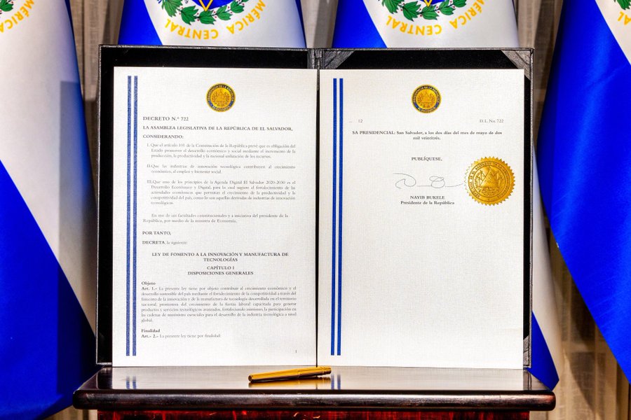 healthy_pockets's tweet photo. 🔥YA ES OFICIAL🔥

🇸🇻 El presidente de El Salvador HA FIRMADO oficialmente la LEY que ELIMINA TODOS LOS IMPUESTOS sobre la renta, la propiedad y las ganancias de capital para las innovaciones tecnológicas 👏🔥 @WatcherGuru 

Para potenciar la innovación en el PAIS 🙌 #Bitcoin https://t.co/tGSlxJsNcY
