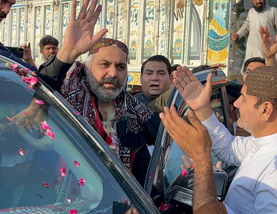 ahteshambinriaz's tweet photo. علی امین گنڈاپور سکھر جیل سے رہا کردیا گیا.بہادری اور جرات کی ایک اور اعلیٰ مثال قائم 
@AliAminKhanPTI https://t.co/BrqBOl7f93