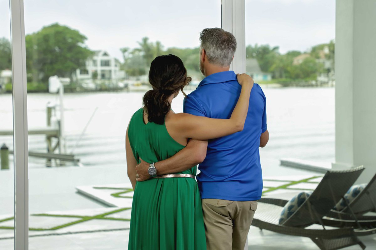 Window_Film_Man's tweet image. 📸✨ New window film installation complete! Thanks to the window film specialists in #SarasotaFlorida, our home is now more energy-efficient and comfortable. We're loving these #LLumar and #Vista window films. 🏠🌞