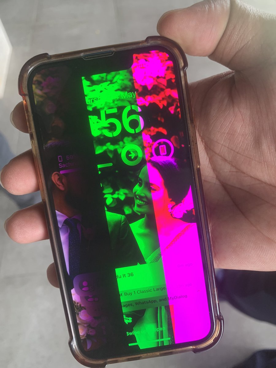 DiyaniTweets's tweet image. iphone new update 🙄 #iOS1641a  මාගේ මිතුරාගේ දුරකථනයට නිවන්සුව.. 😬