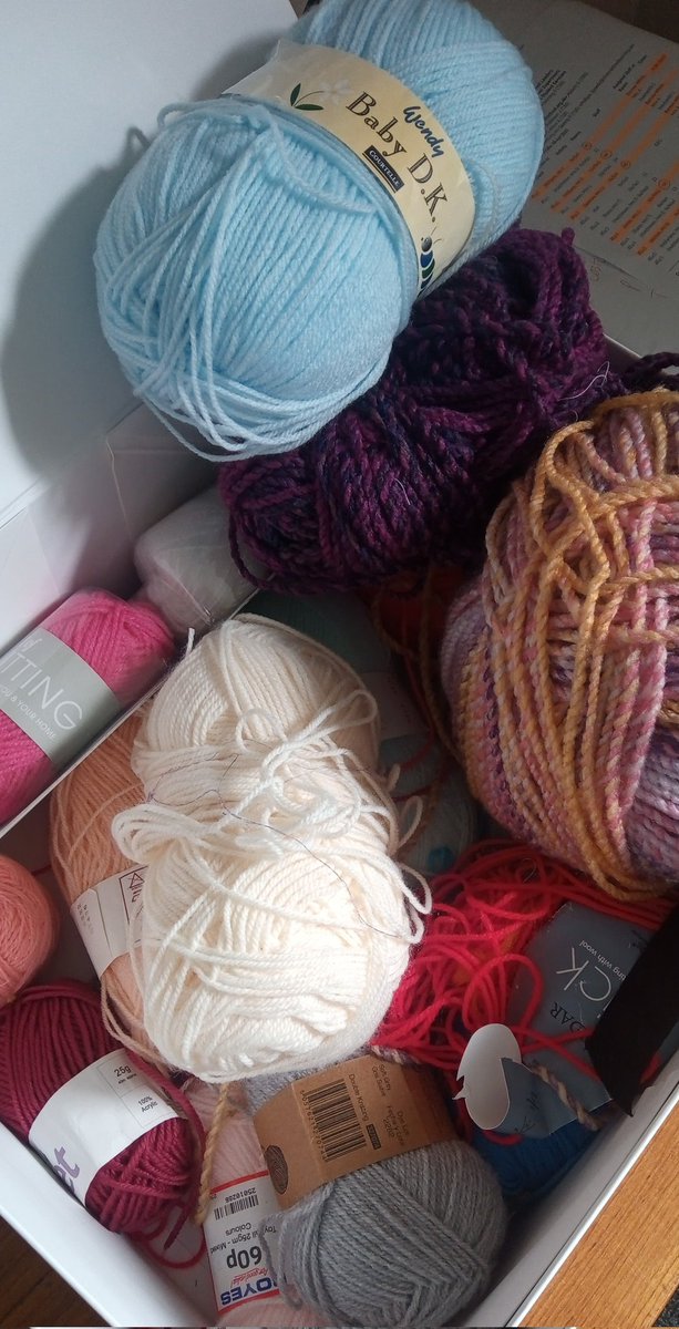 handymelon's tweet image. When the Tech department are having a destash and they know I have a bit of a problem 😂😂😂
#crochet #freeyarn