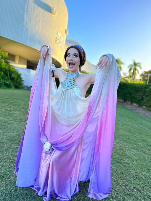 Happy Star Wars day!!! ⭐️  I finally did a photoshoot as Padme today for Patreon! Here&rsquo;s some bts! https://t