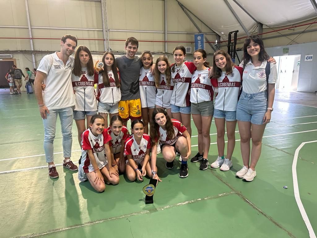 cbalcobendas's tweet photo. #CanteraCBA

Los equipos Mini #Alev2011Masc , #Alev2011Fem y #BeniFem2013 logran el oro en el torneo Marina D'or Basket Cup. ¡Enhorabuena a nuestros jóvenes jugadores y gracias a los equipos participantes, padres y familiares por el apoyo!

 #SienteElGranate https://t.co/nvzRBjoDUL