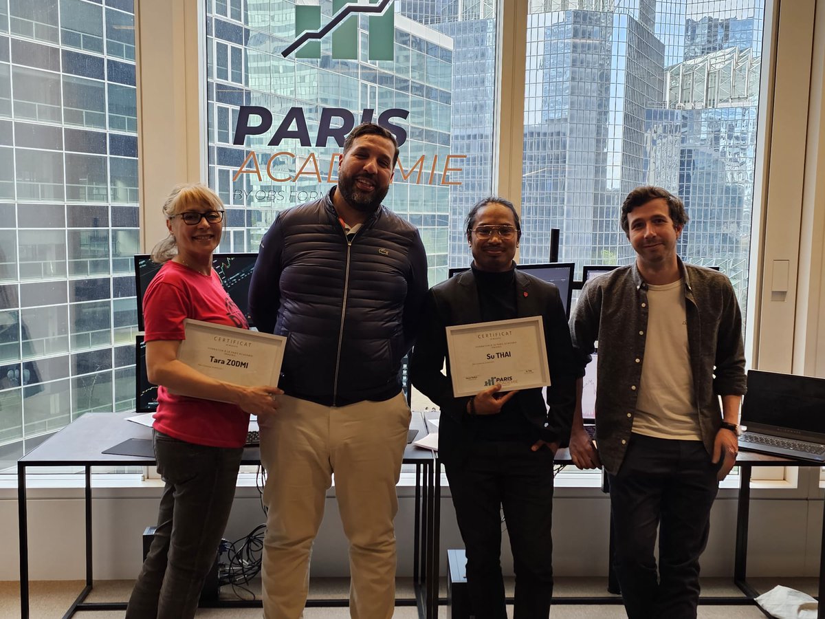 DubaiTradingA's tweet photo. Félicitations à nos nouveaux diplômés de Dubaï Académie Trading ! https://t.co/fRMgVmY0PC