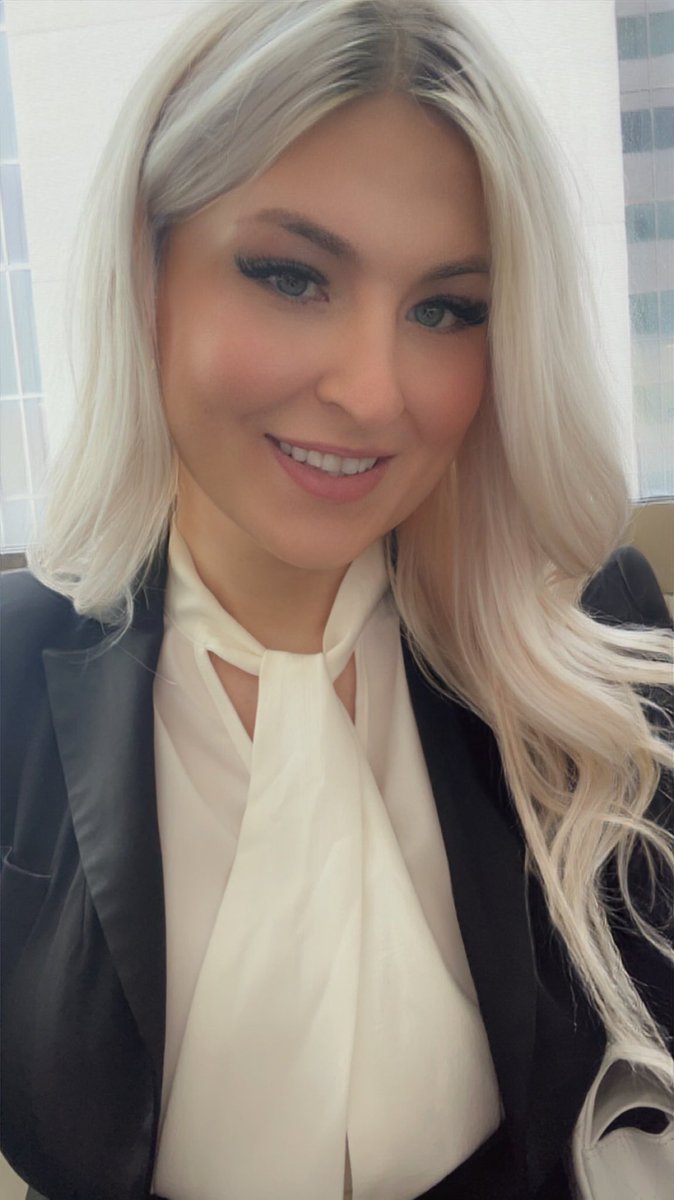 kloebby's tweet photo. At court and I’m wearing a suit 🤭🤭 https://t.co/GEjtmy0Qlv