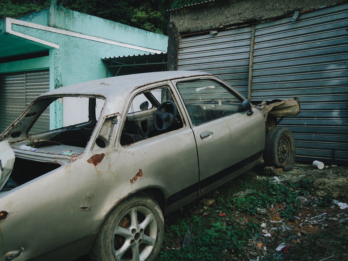 vedtheved's tweet image. shots I made/edited in April
(pt. 2)   🎱 🖤

#cybershot #analogemulation