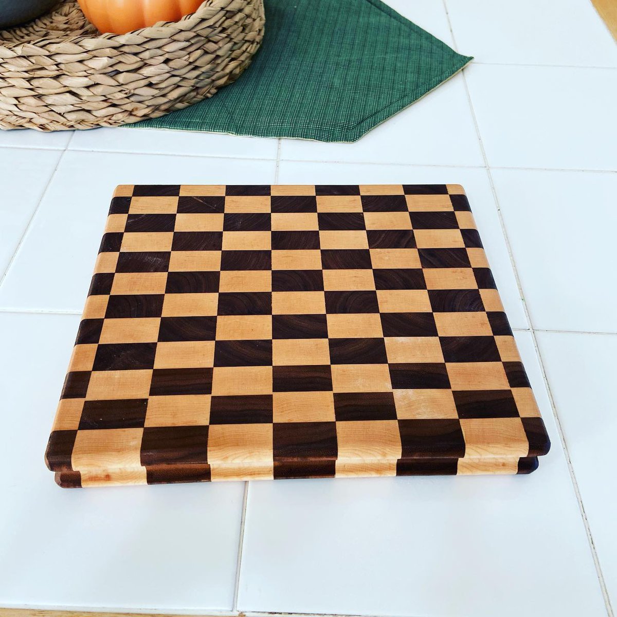 FlyinBrianJ's tweet photo. End grain cutting board. 

$40 plus shipping 

DM for details https://t.co/r5MMFJC7dx
