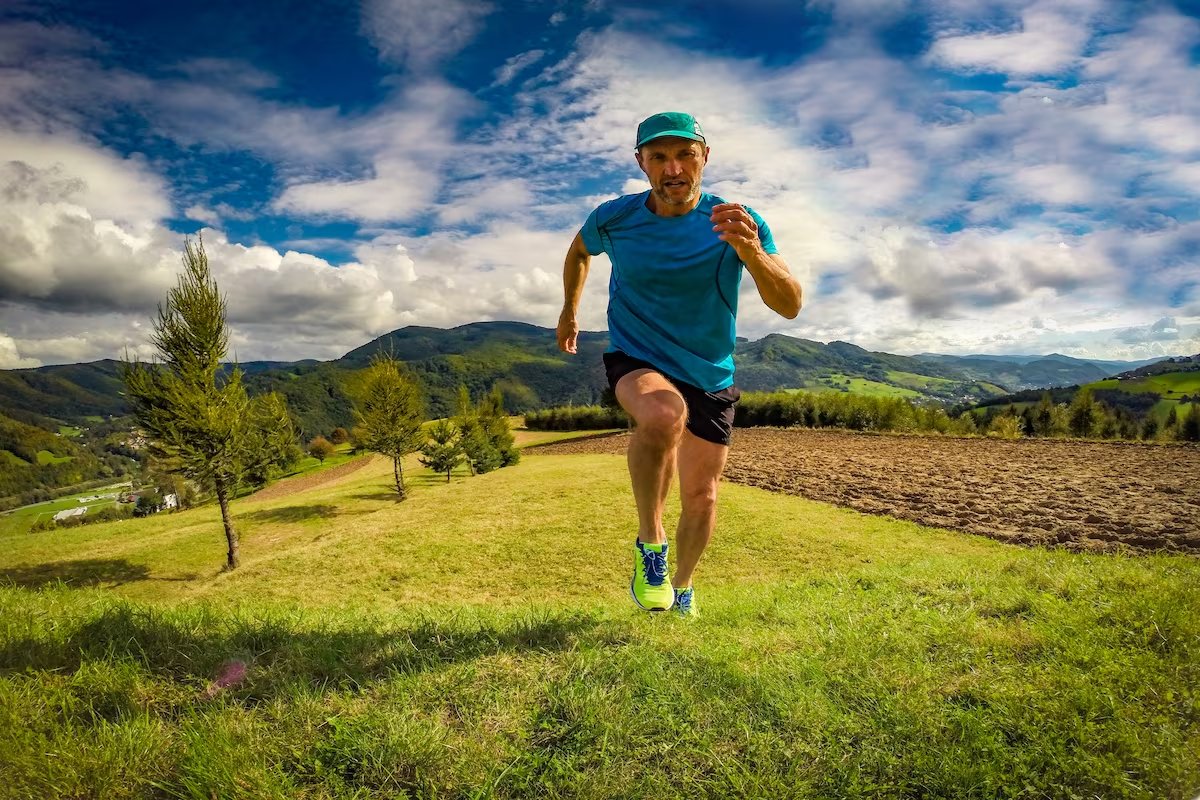 🏃‍♀️ ¡Atención corredores! Según un nuevo estudio, salir a correr todos los días podría provocar problemas de salud. @SebastiánBlasco, profesor de <a href="/FCB_UnivAustral/">FCB Universidad Austral</a> analiza los resultados en una nota de Victoria Vera Ziccardi en <a href="/LANACION/">LA NACION</a> 

Lee la nota 👇
lanacion.com.ar/salud/fitness/…