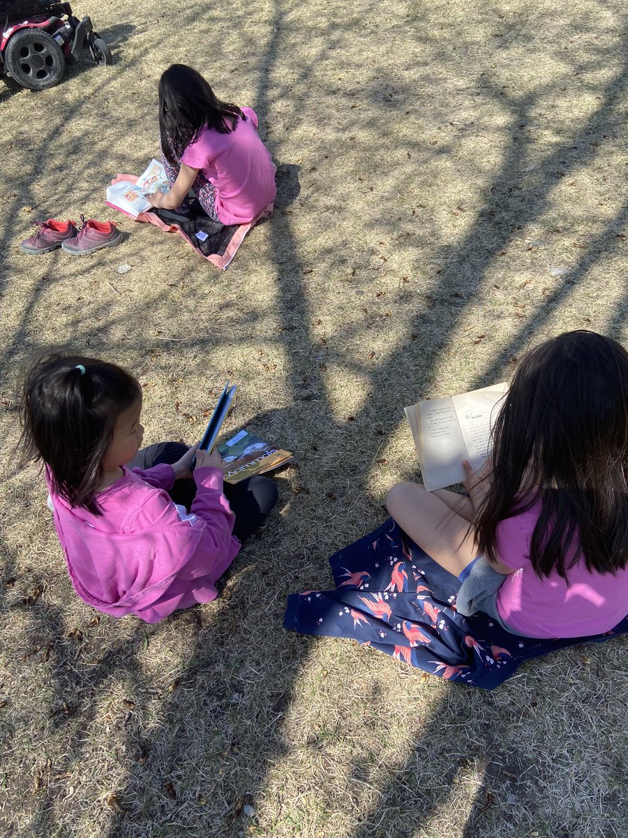 BPSHAWKS2's tweet photo. Grade 2 - Reading, working on reading strategies and enjoying the Spring air. #BPSHawks2
#BPSHawkslearn
#BPSHawksrock
#WeareCBE https://t.co/nFTZIvXJm7