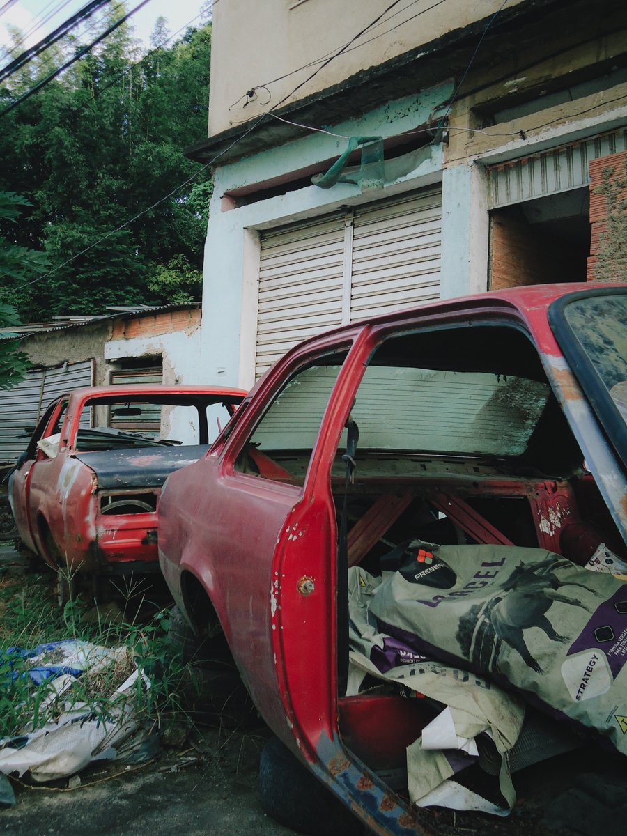 vedtheved's tweet image. shots I made/edited in April
(pt. 3)   🎱 🖤

#cybershot #analogemulation