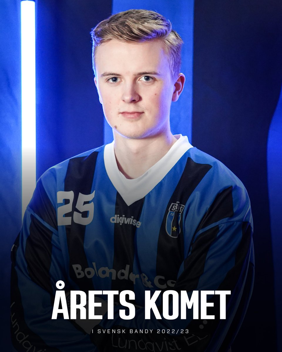 Alexander Karlgren prisas som årets komet inom svensk bandy för hans fjolsäsong i Villa Lidköping ☄️ Stort grattis 🤩💙🖤 #svbandy
