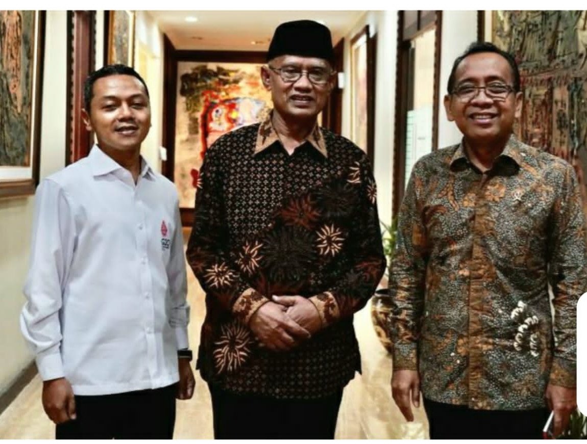 Ketum PP <a href="/muhammadiyah/">Muhammadiyah</a> Prof. Haedar Nashir didampingi Ketua LKKS Fajar Riza Ul Haq bersilaturahmi dengan Menteri Sekretaris Negara Prof. Pratikno. .
Jakarta, 4 Mei 2023.

<a href="/HaedarNs/">Haedar Nashir</a> <a href="/Fajar7919/">Fajar Riza Ul Haq</a> <a href="/KemensetnegRI/">Sekretariat Negara</a>