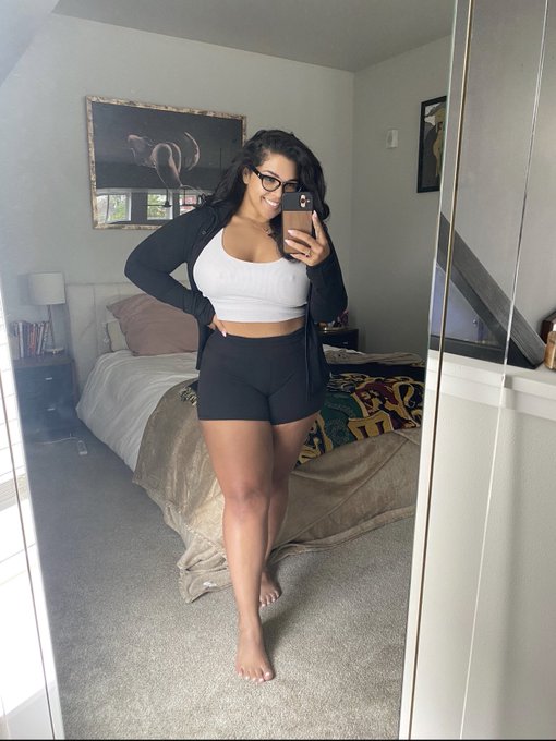 good morning! ☀️ say it back 😘 https://t.co/x7JH2WalX6