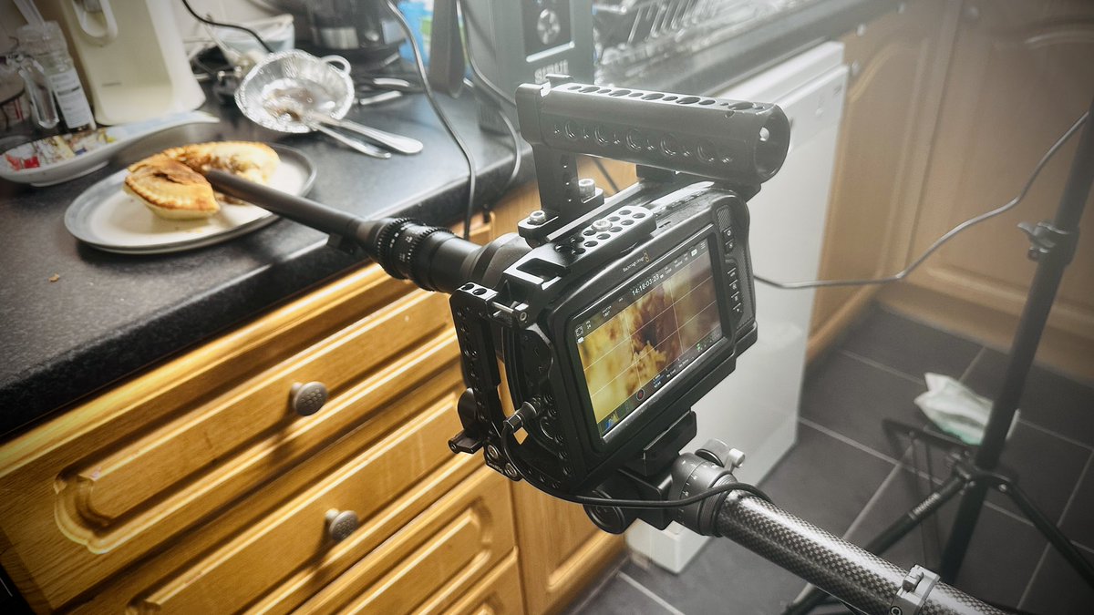 CashProduction3's tweet photo. Doing montage shots for The Bodybuilder film, and using the Laowa by Venus Optics probe lens on the Moza Slypodpro to get extreme macro shots of inside the forbidden fruit thats no longer allowed. 

#ursa12k #braw #blackmagic #nanomorph #laowa #anamorphic #smallrig #siruiimaging https://t.co/ZNJsgjyi0u