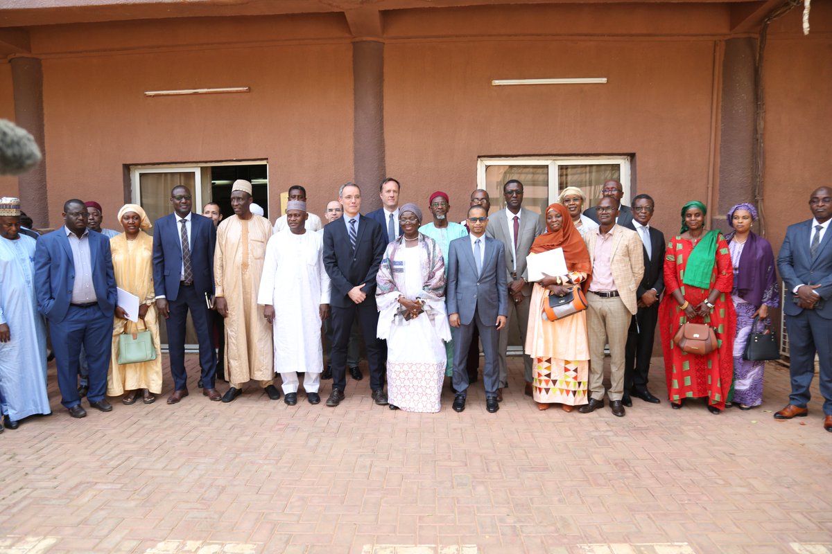 Oranogroup's tweet photo. 🇳🇪 🇫🇷 Signature d’un Accord Global de Partenariat, en présence d’@HOYacouba, Ministre des Mines, d’@AhmatJidoud, Ministre des Finances et de Nicolas Maes, Président d’#OranoMining. #Orano réaffirme sa volonté renforcée de participer activement au développement du pays. https://t.co/rmZgTloGsL