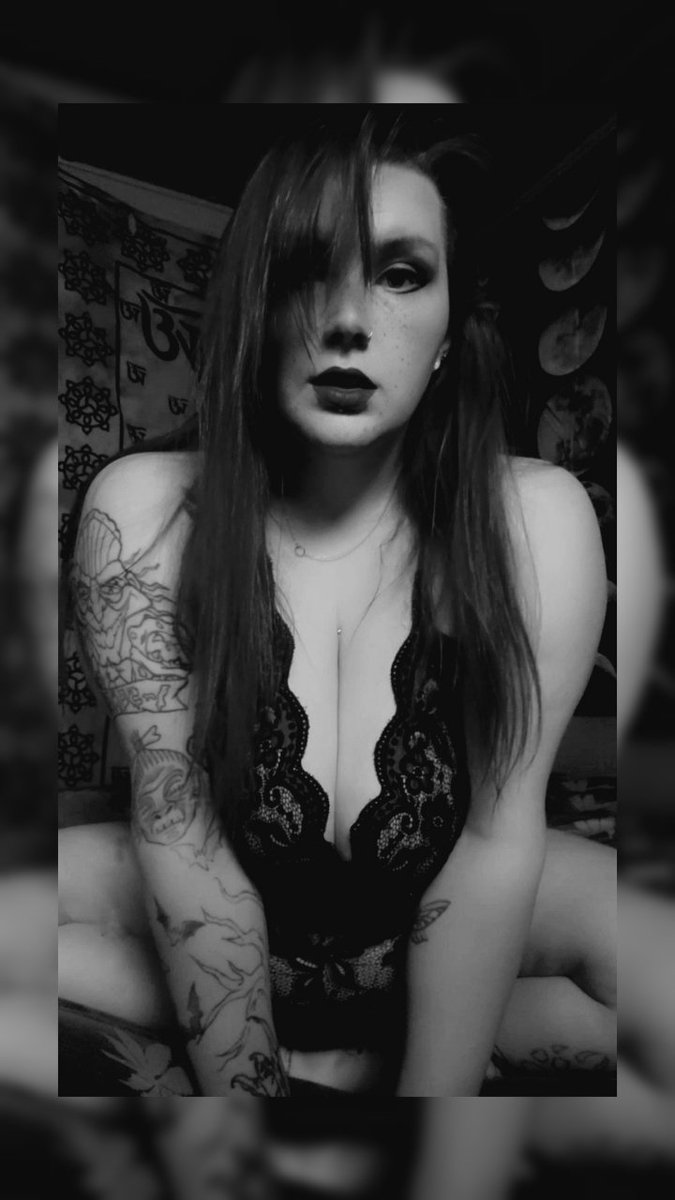 xxkalipso's tweet photo. cold and rainy today. perfect hump day weather, don't you think? #nsfw #nsfwtwt #stonerslut #bbw #nsfwco #alternativebbw #HumpDayMotivation #snapchatslut #ContentCreator https://t.co/0qW2Xau1my
