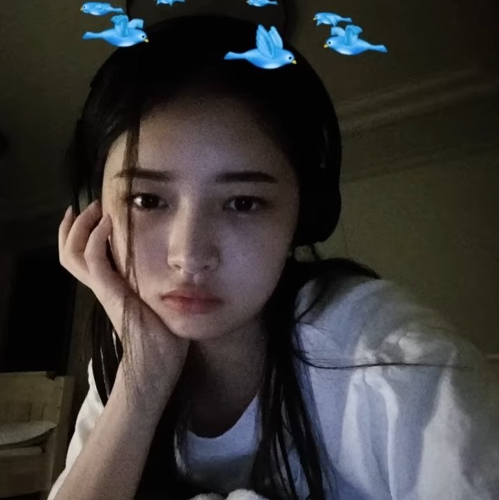 anyujinsss's tweet photo. IVE MEMBERS MACBOOK SELCA HITS DIFFERENT >>> https://t.co/H2DOmSScuK