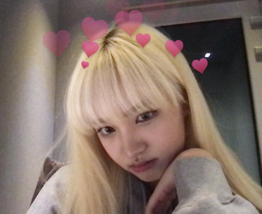 anyujinsss's tweet photo. IVE MEMBERS MACBOOK SELCA HITS DIFFERENT >>> https://t.co/H2DOmSScuK
