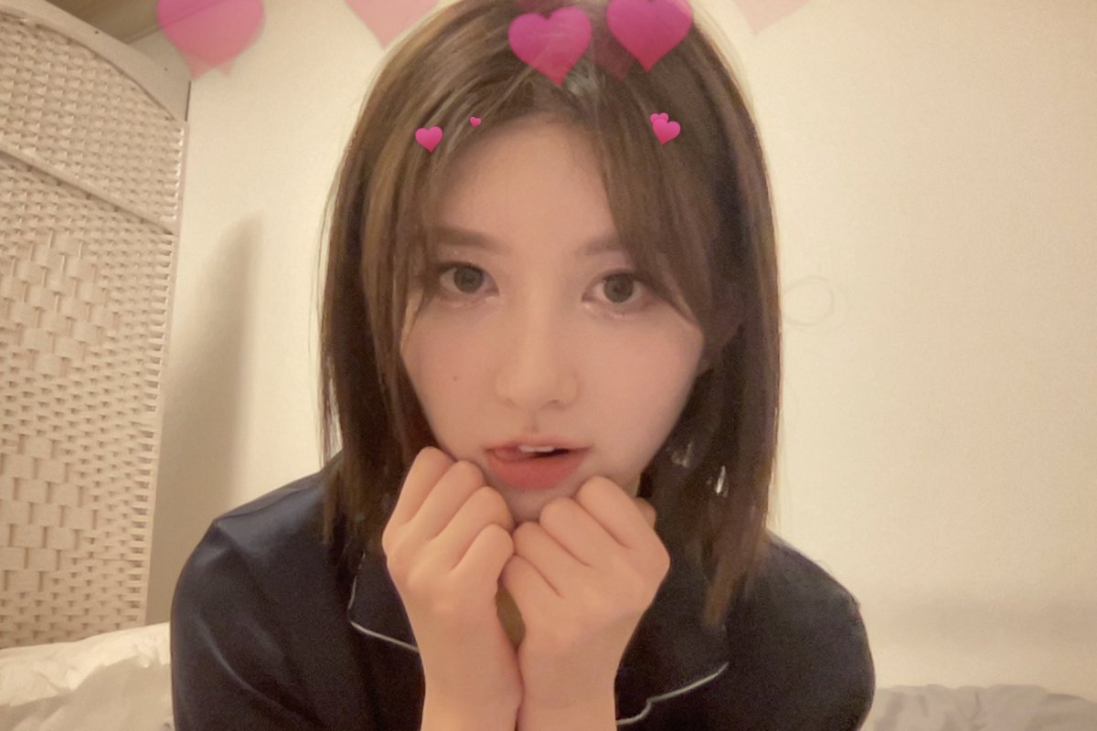 anyujinsss's tweet photo. IVE MEMBERS MACBOOK SELCA HITS DIFFERENT >>> https://t.co/H2DOmSScuK