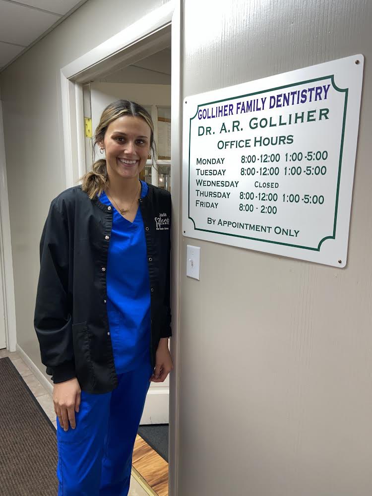 EmilyASchaeffer's tweet photo. Celebrated Jada Briar, HHS Senior, at the New Castle Career Center Signing Day this morning. Jada has accepted a full time position at Golliher Family Dentistry. Congrats, Jada! #SmallschoolBigexperience  #careergoals https://t.co/zQ28f6WLFI
