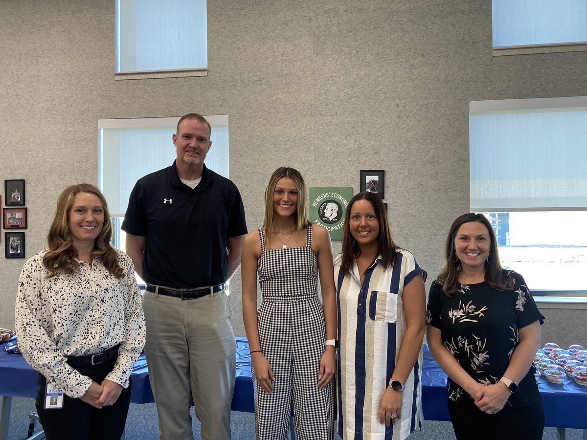 EmilyASchaeffer's tweet photo. Celebrated Jada Briar, HHS Senior, at the New Castle Career Center Signing Day this morning. Jada has accepted a full time position at Golliher Family Dentistry. Congrats, Jada! #SmallschoolBigexperience  #careergoals https://t.co/zQ28f6WLFI
