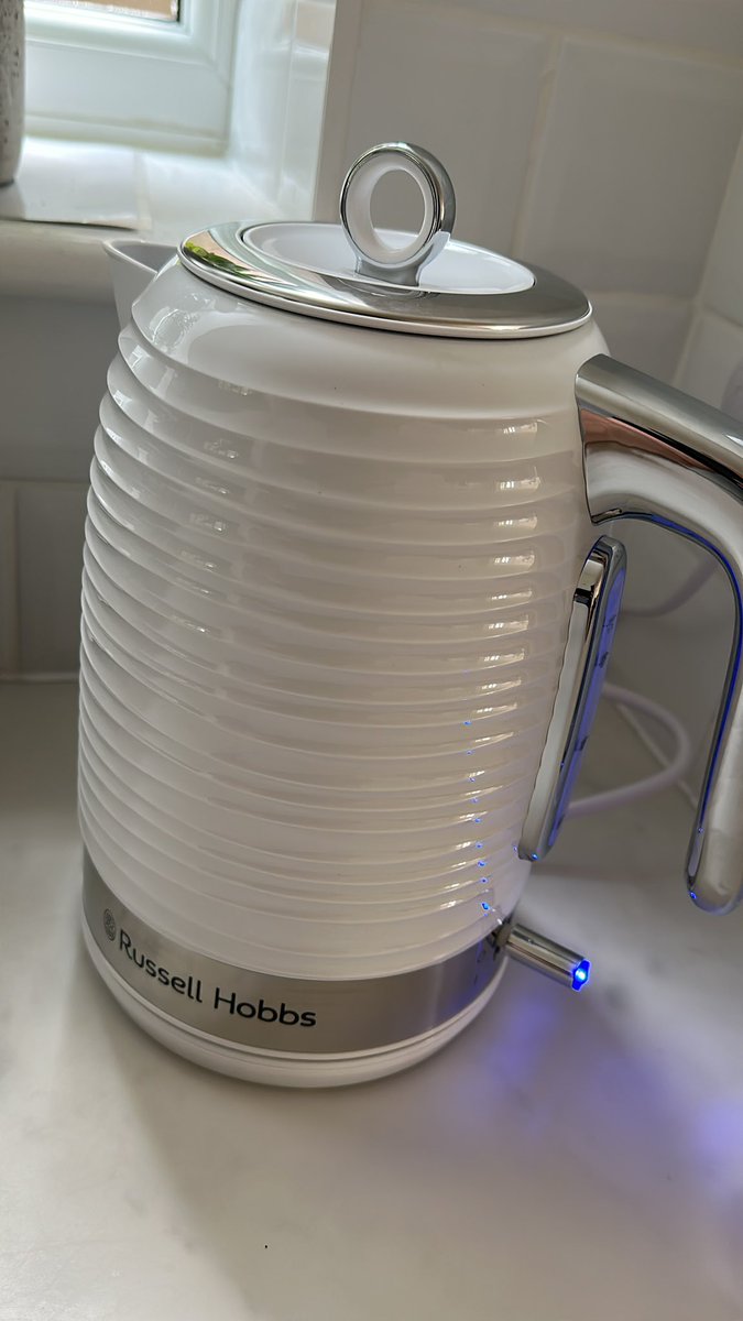 mRr3b00t tweet media