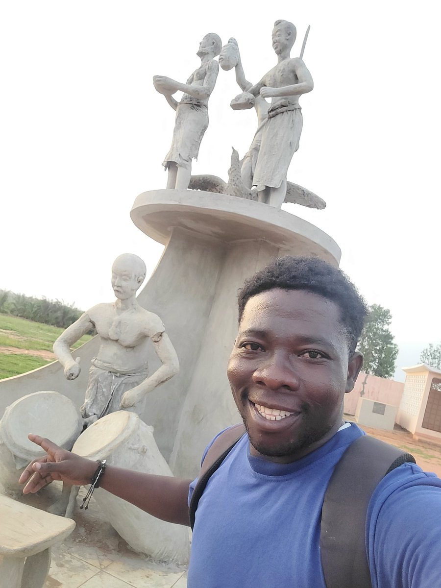 FrickyEddy's tweet photo. Un monument du Tam-Tam parlant de mon village https://t.co/6qowhlRhl5