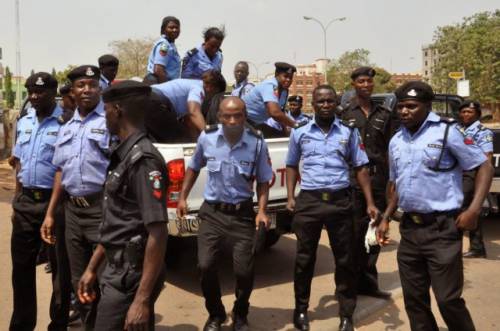 ‘We’re Dying Of Hunger; We Depend On Alms, Bribes, Extortion To Survive,’ Newly Recruited Nigerian Police Constables Cry Out Over Unpaid Salaries | Sahara Reporters bit.ly/44wr4w8