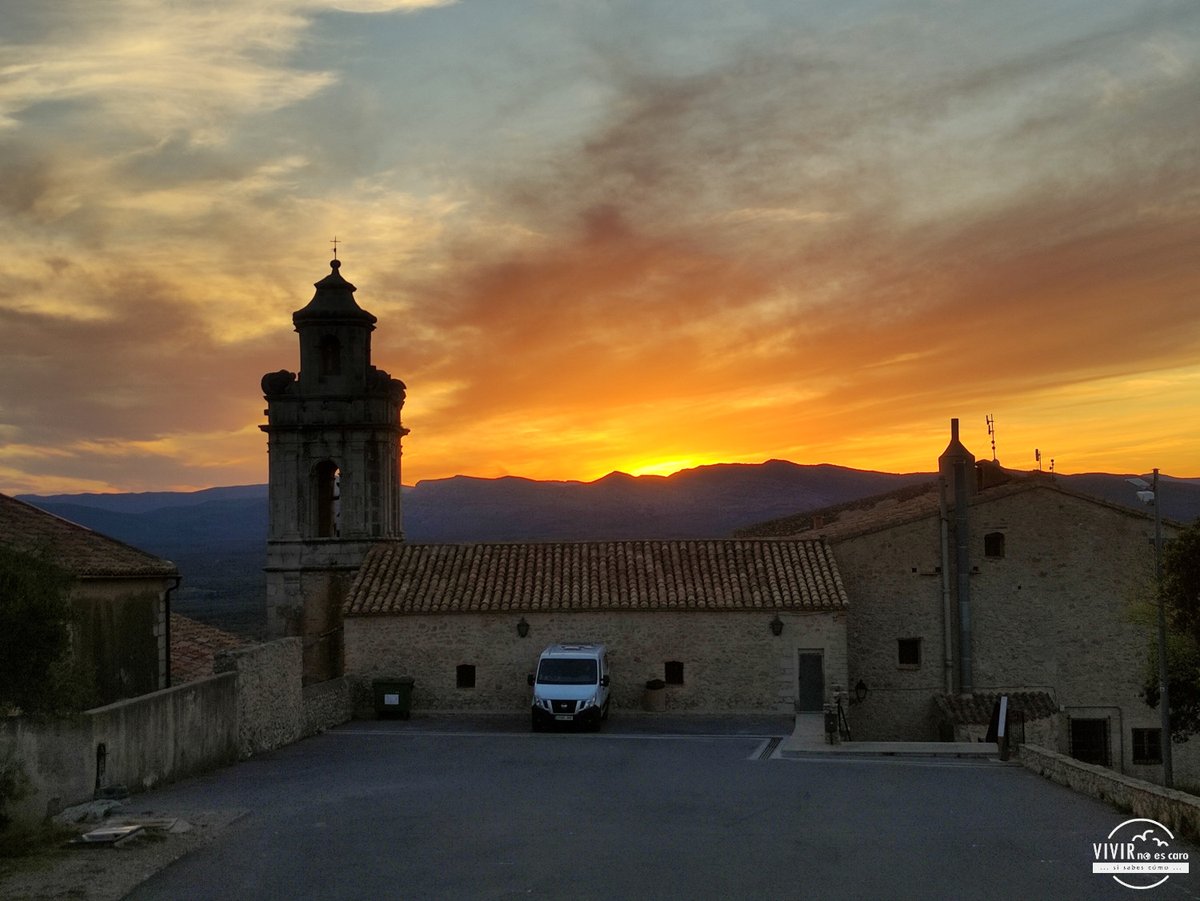 vivirnoescaro's tweet photo. Uno de los grandes desconocidos de la provincia de #Castellón es Sant Mateu.  Bajo nuestro punto de vista, ¡es de los #pueblos más bonitos de la zona! ¿Cuáles son los imprescindibles de Sant Mateu? ¡Vamos a ello!
👉Link https://t.co/d64twpgGVC
#Santmateu #turismo #viajes #rural https://t.co/wIVD4f5p0R