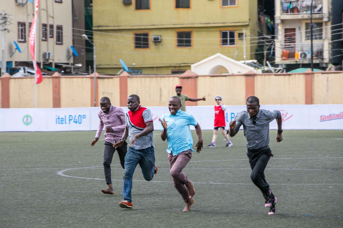 the_smallie's tweet photo. No game wey dem no do for this #PlayForPowerEvent 😂😂

From Football to race to press up and other sporting activities.

It was so much fun for everybody 😍

#itelP40 https://t.co/CedqtLiRS6