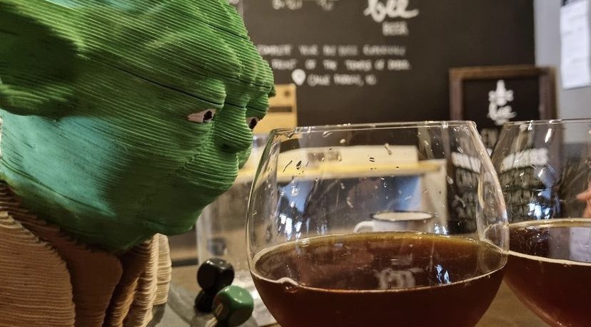 beebeermadrid's tweet photo. 💥#HappyStarsWarsDay and #MayThe4thBeWithYou 🍻

Come to any of our #BeeBeer craft beer bars and decide which side you want to be on!

• Calle Ferraz 10 - #Debod🍕🍻⁠
• Calle Augusto Figueroa 30 - #Chueca🧀🍺⁠

#craftbeer #craftbeerlover #starwarsday #4thmay #starwarsfans https://t.co/MBkT16xFZq