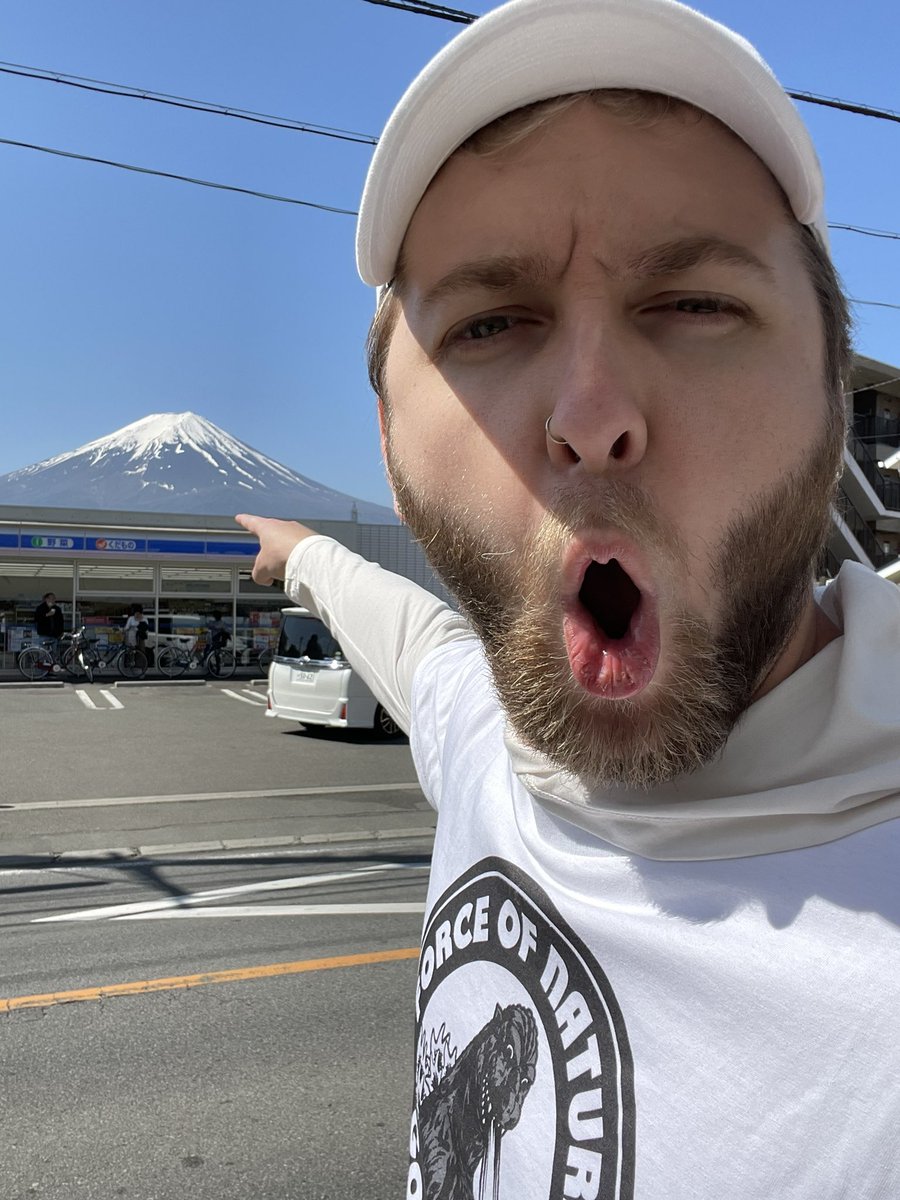 bigbrainlane's tweet photo. I’m in Japan https://t.co/uV2KIFlzwr