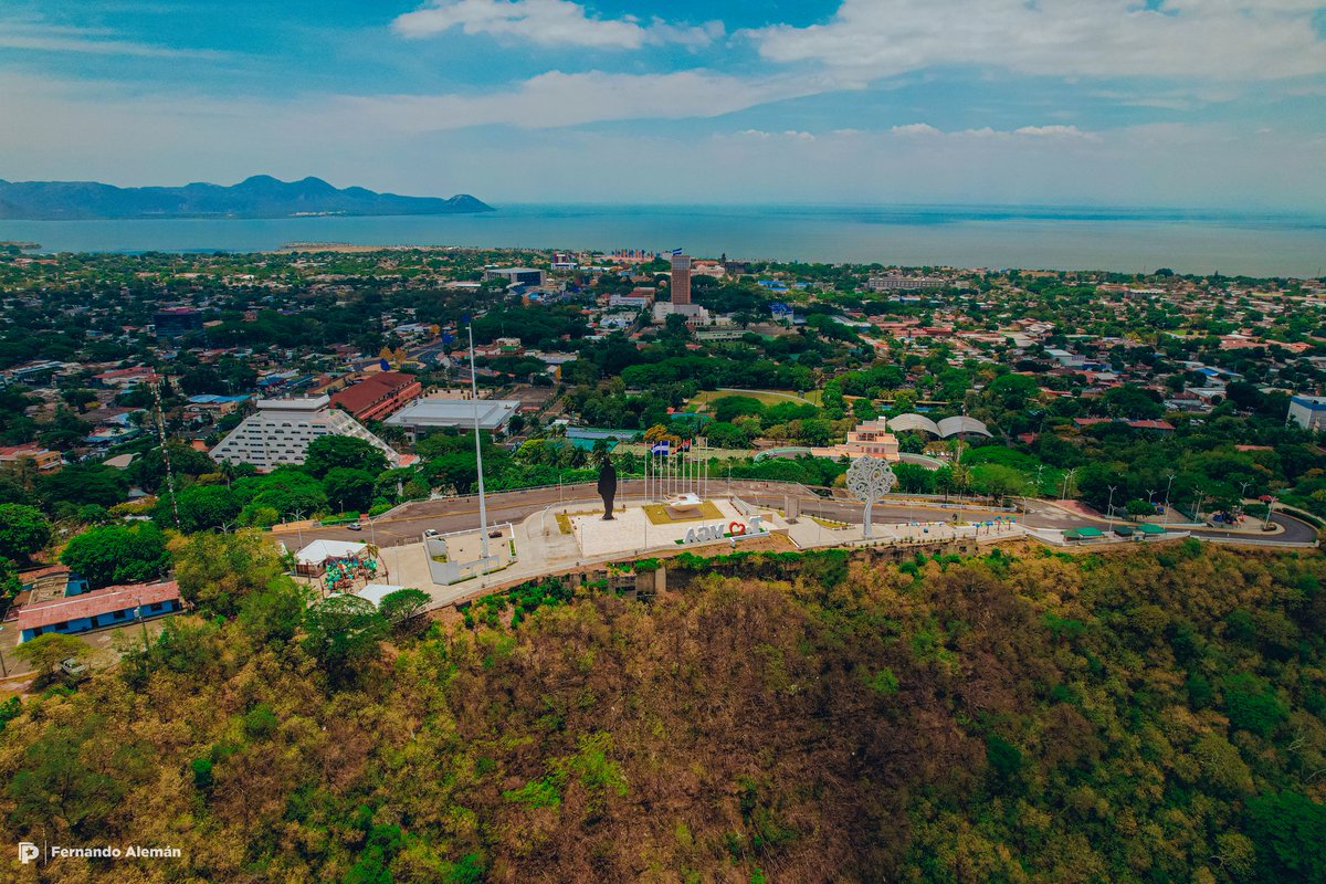 Imágenes 📸 aéreas del 𝑷𝒂𝒓𝒒𝒖𝒆 𝑯𝒊𝒔𝒕ó𝒓𝒊𝒄𝒐 𝑵𝒂𝒄𝒊𝒐𝒏𝒂𝒍 𝑳𝒐𝒎𝒂 𝒅𝒆 𝑻𝒊𝒔𝒄𝒂𝒑𝒂 y su icónico 𝑴𝒐𝒏𝒖𝒎𝒆𝒏𝒕𝒐 𝒂 𝑺𝒂𝒏𝒅𝒊𝒏𝒐, es un lugar lleno de historia y cultura, ofrece una vista espectacular 🌅 de la ciudad de #Managua. 🇳🇮🔴⚫✊🏻
#MayoVivaSandino