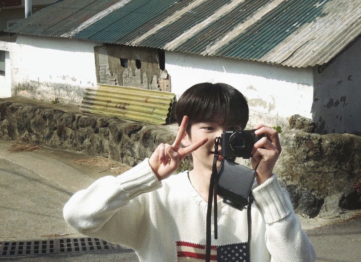 1S2UX's tweet photo. 우리 집 아기백구.. 아프지말구 건강하게! 
이젠 다을이말고 달둥이가 건강잔소리꾼
#다으리건강달둥이가지킨돠ㅋㅋ🧘🏻🤲🏻 https://t.co/tojd5nEWV0