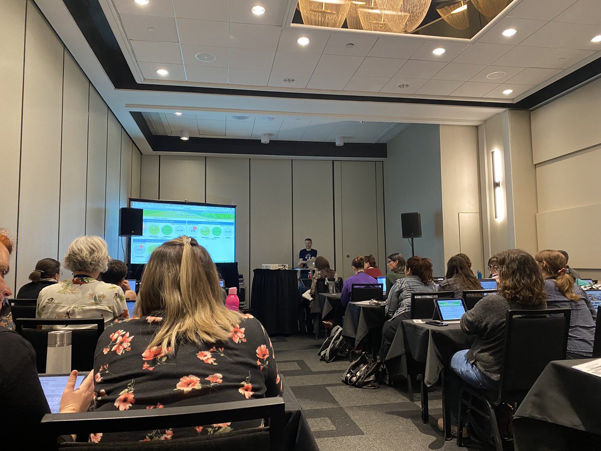Au sommet du numérique en Éducation à Montréal! @stacpothier <a href="/MmeSiddall/">Mme Siddall</a> <a href="/MartinePelleri1/">Martine Pellerin</a> <a href="/rvsed/">Rocky View Schools</a>