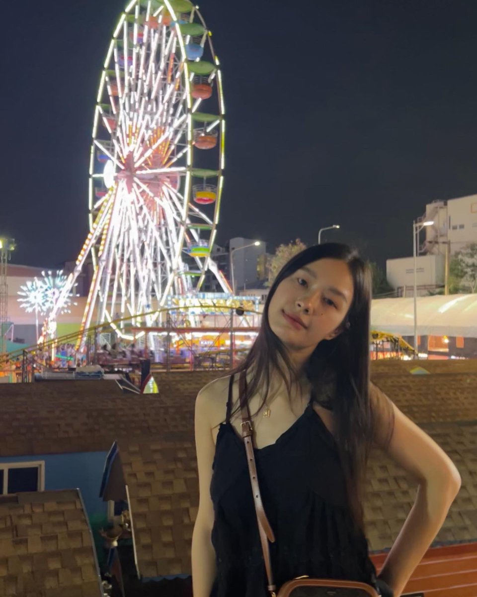 panlyyy's tweet photo. 🎡👽 https://t.co/LSP7bX0yp9