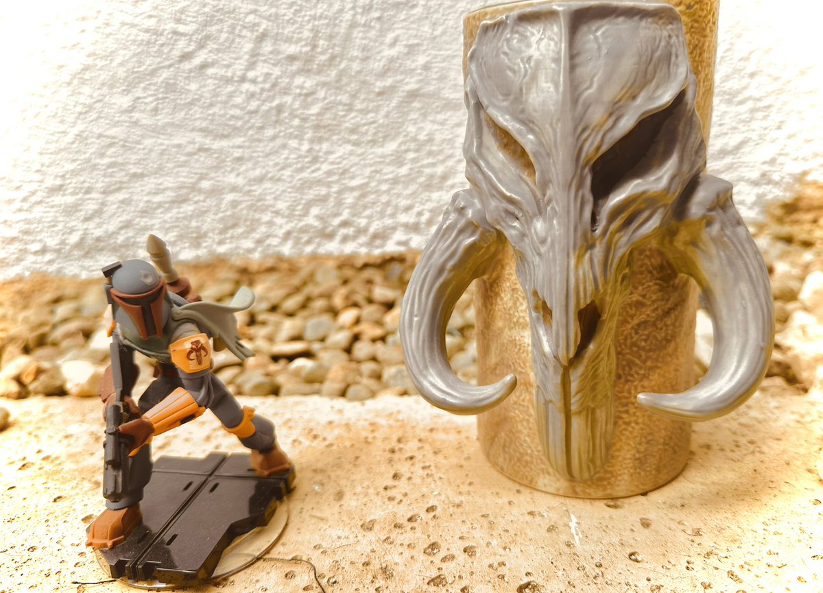1bejarano's tweet photo. #May4thBeWithYou https://t.co/tnGN5J7Ups